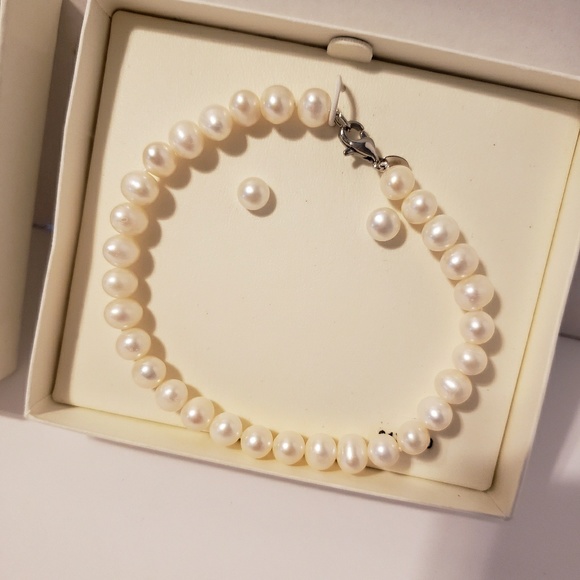 BNWT Sterling and Freshwater Pearl Set - Picture 2 of 4